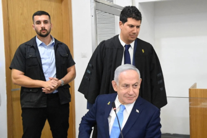 Netanyahu hakkında yolsuzluk davası: 17'nci kez hakim karşısına çıktı